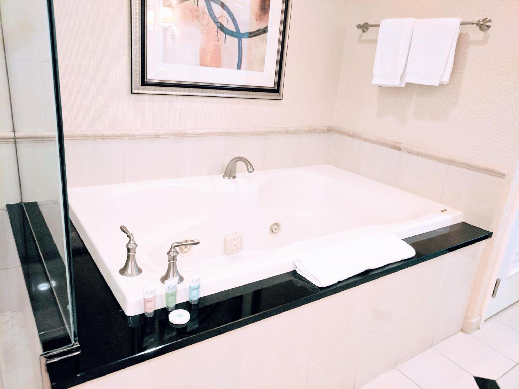 Strip & Sphere View - Separate Living Room - 2 Full Bath - Full Kitchen - Balcony - 900 Sqft - Mgm Signature Las Vegas Exterior foto