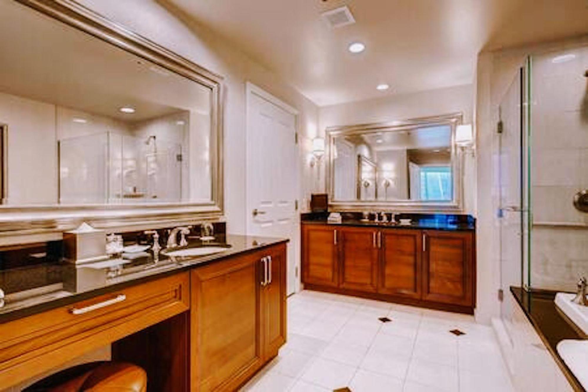 Strip & Sphere View - Separate Living Room - 2 Full Bath - Full Kitchen - Balcony - 900 Sqft - Mgm Signature Las Vegas Exterior foto