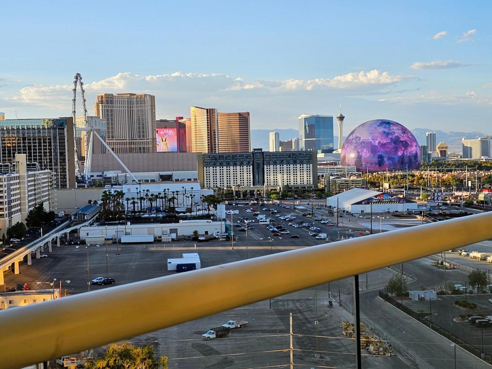 Strip & Sphere View - Separate Living Room - 2 Full Bath - Full Kitchen - Balcony - 900 Sqft - Mgm Signature Las Vegas Exterior foto